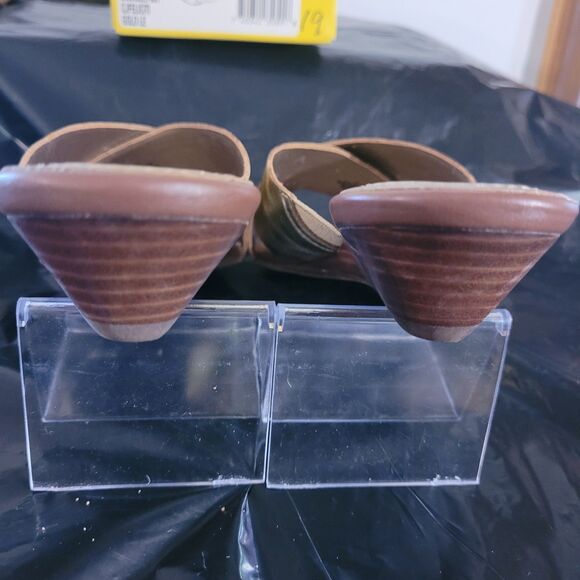 NIB Joan&David Gold Cireca Luxe Criss Cross Wedgr Slides Sz 8M - Picture 4 of 9